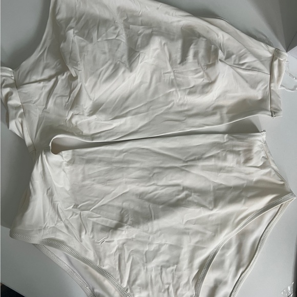 One-Shoulder White Swimsuit - Picture 2 of 4